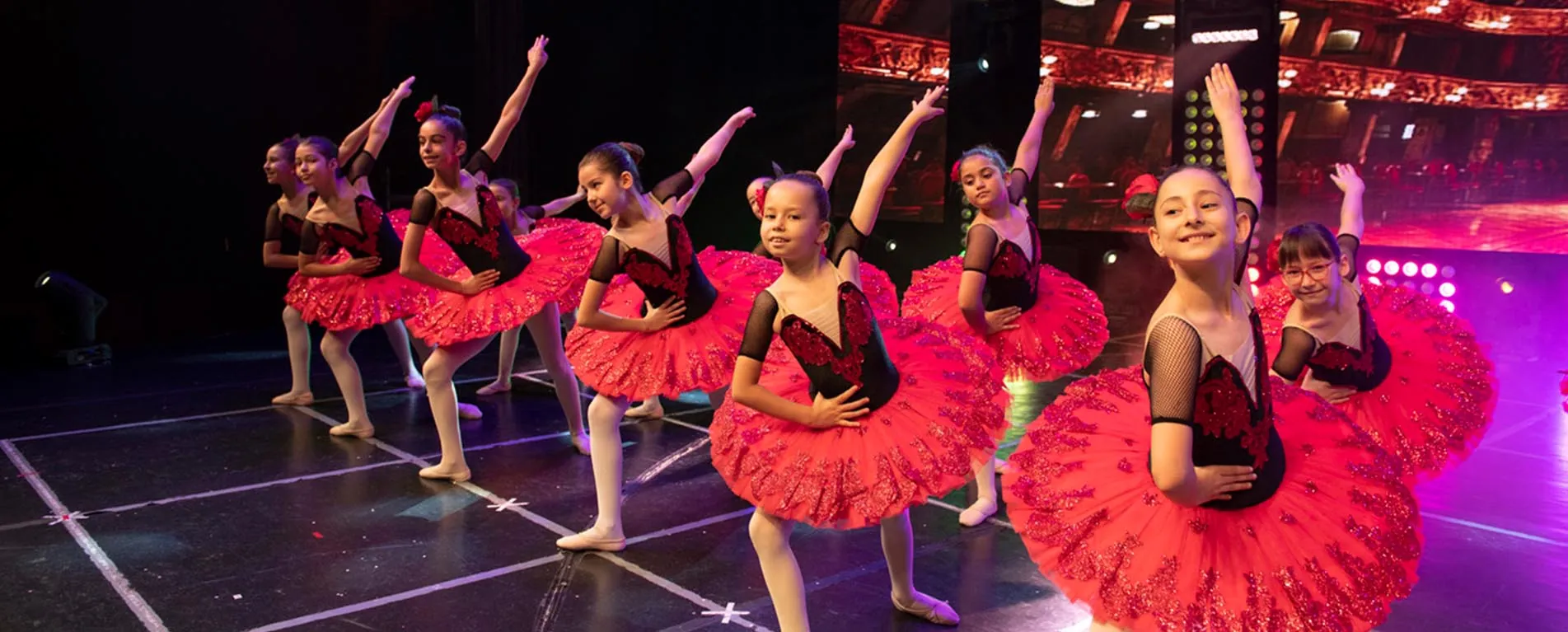 Bağdat Caddesi okulu gösterisinden bir sahne