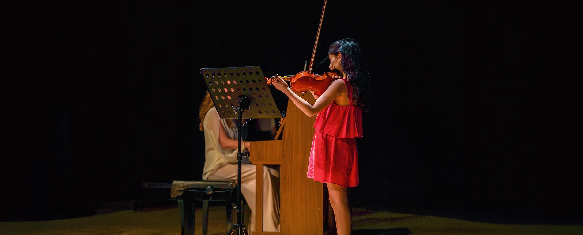 İzmir-Sahilevleri okulu gösterisinden bir sahne
