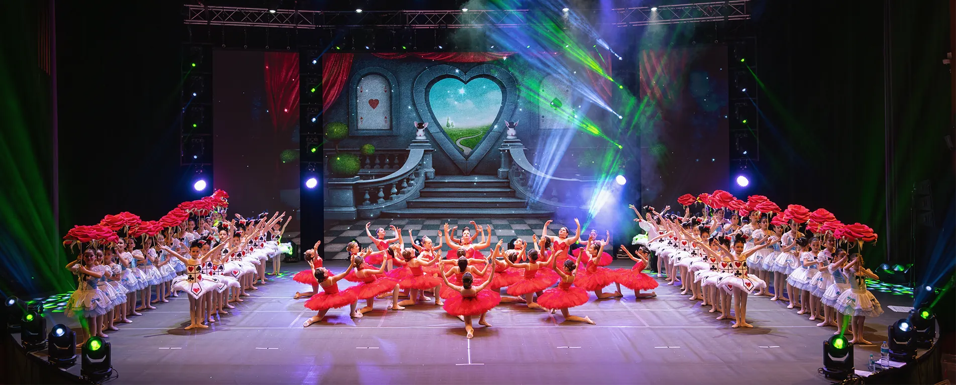 Zekeriyaköy okulu gösterisinden bir sahne