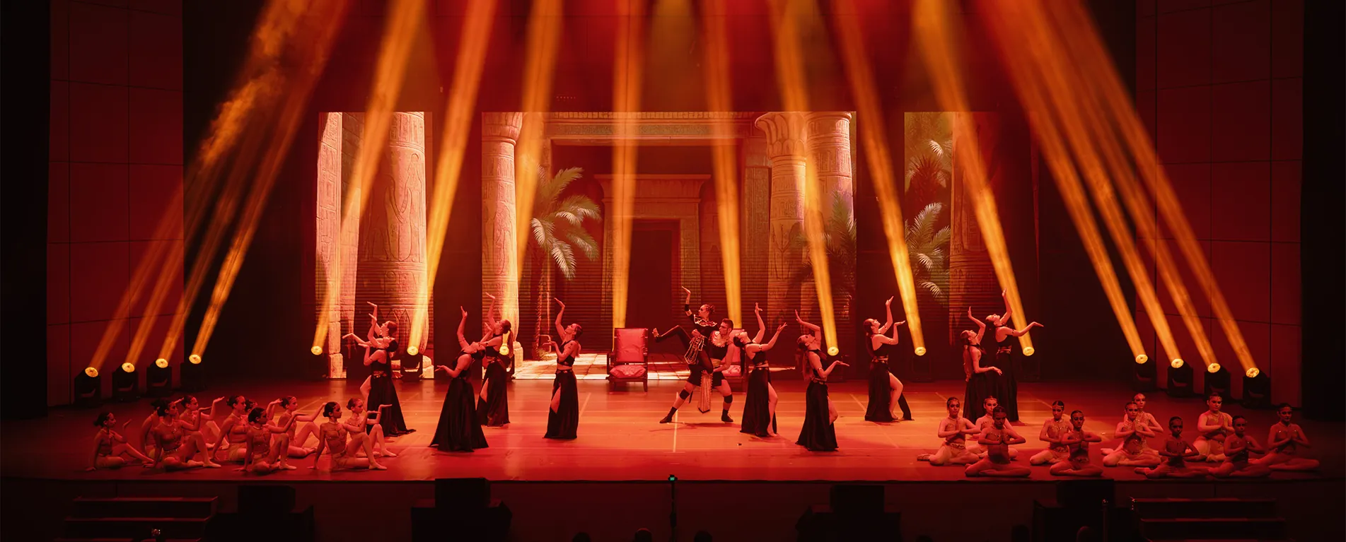 Zekeriyaköy okulu gösterisinden bir sahne