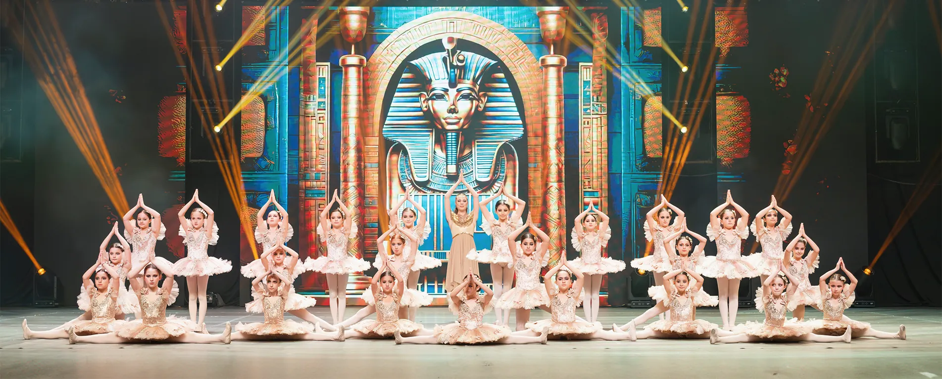 Zekeriyaköy okulu gösterisinden bir sahne