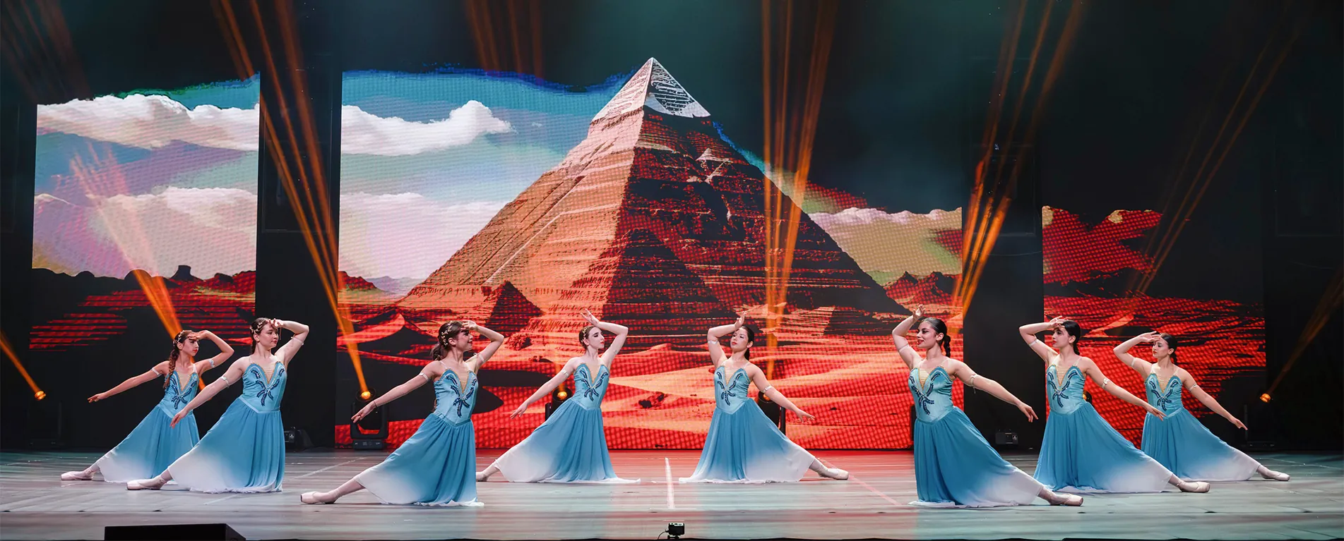 Zekeriyaköy okulu gösterisinden bir sahne