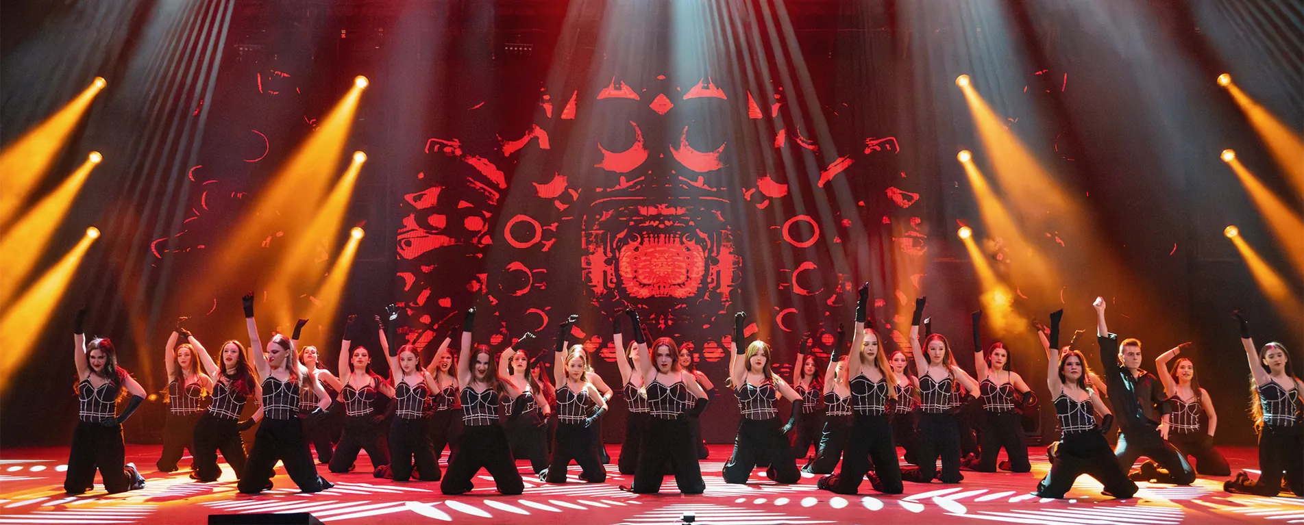 Zekeriyaköy okulu gösterisinden bir sahne